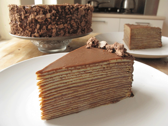 Krepli Yaş Pasta Tarifi ve Malzemeleri